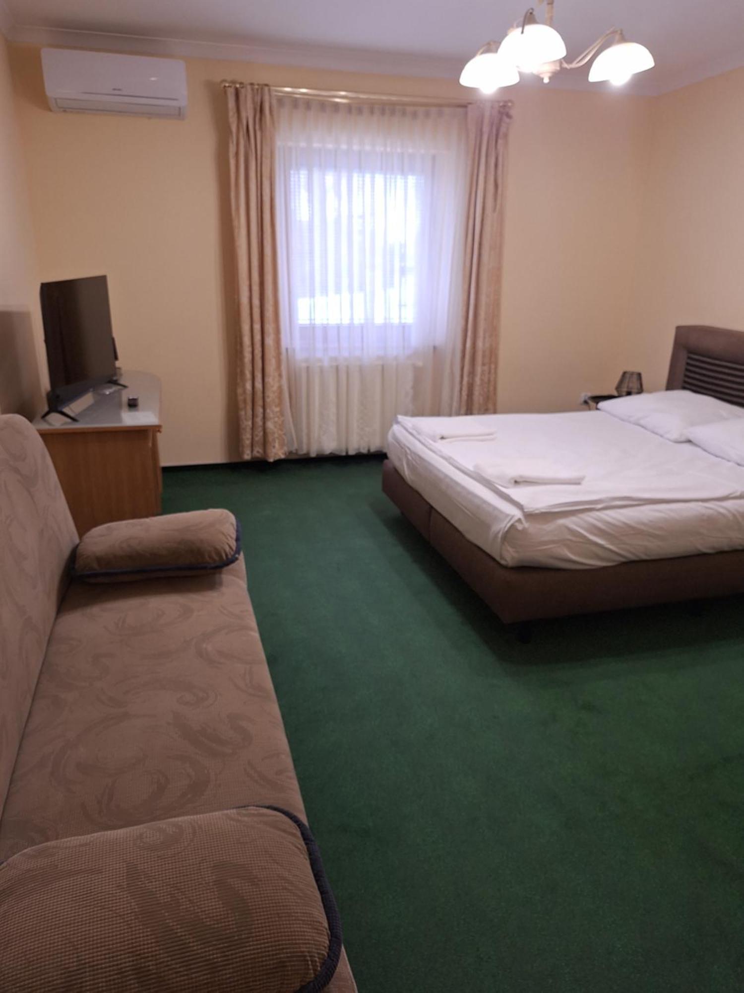Hotel Malwa Ostrów Wielkopolski Dış mekan fotoğraf