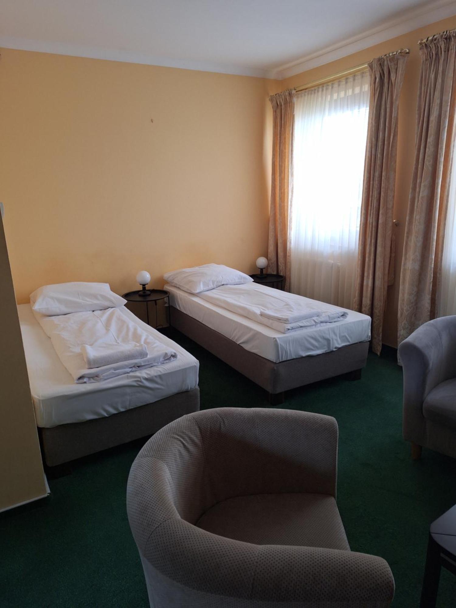 Hotel Malwa Ostrów Wielkopolski Dış mekan fotoğraf